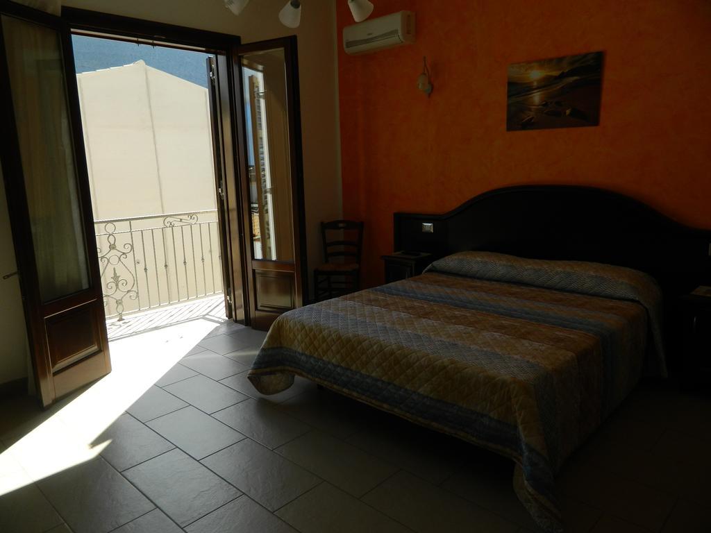 Baia Santa Margherita B&B Castelluzzo Rum bild