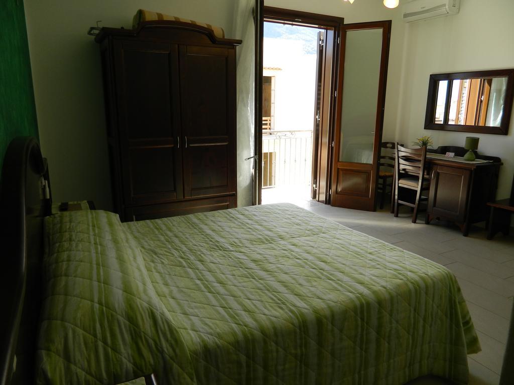 Baia Santa Margherita B&B Castelluzzo Rum bild